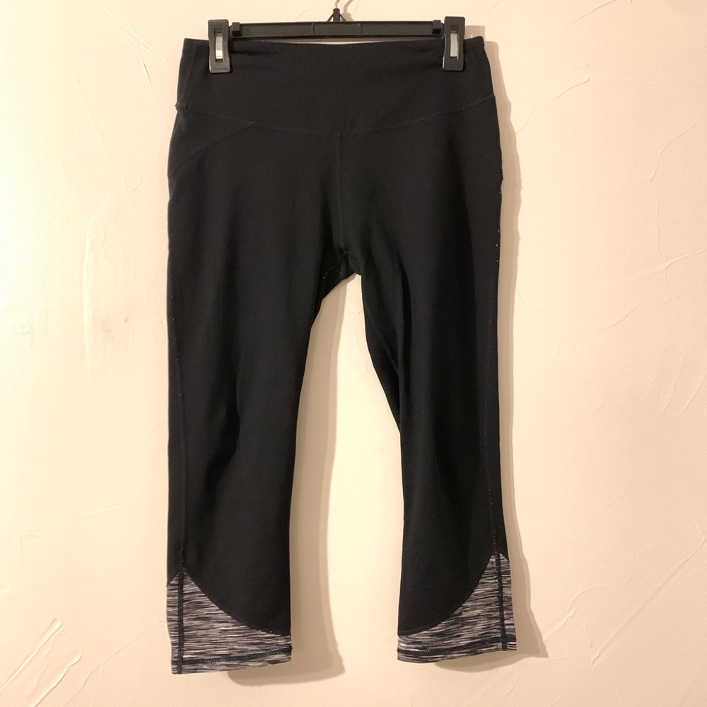 Fabletics black mid rise yoga 7/8 pant w/ detail